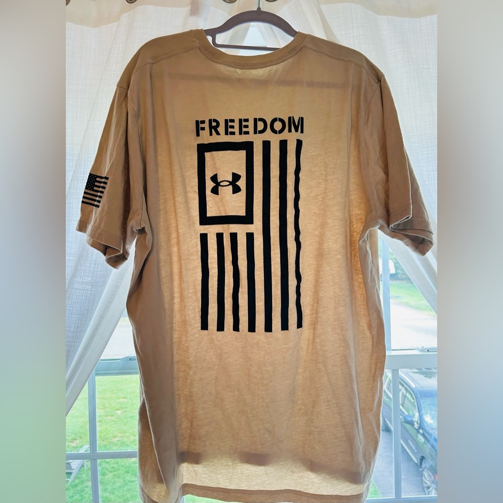 Men’s Under Armour Freedom Flag t-shirt- size XXL
